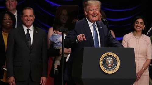 Trump Doesn’t Know What Kidneys Are or Where They are Located, Tells Crowd ‘The Kidney Has a Very Special Place in the Heart’