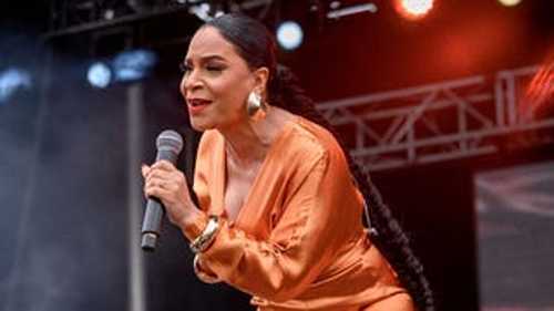 You Might Be Conflicted at the Reason Teedra Moses and R. Kelly are Trending on Social Media...Or Not